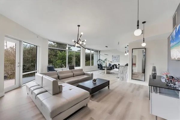 $7,000 | 525 East Jackson Street, Unit 302, Orlando, FL 32801