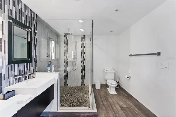 $7,000 | 525 East Jackson Street, Unit 302, Orlando, FL 32801