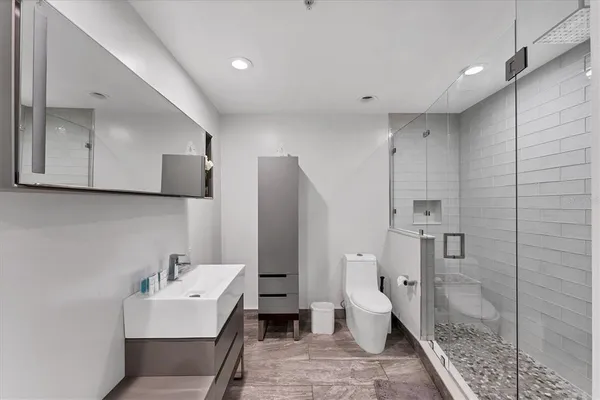 $7,000 | 525 East Jackson Street, Unit 302, Orlando, FL 32801