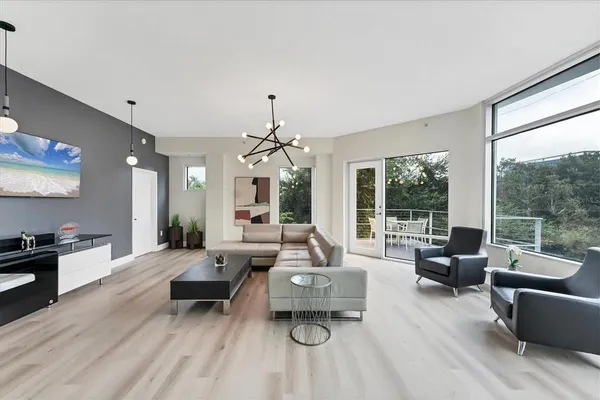 $7,000 | 525 East Jackson Street, Unit 302, Orlando, FL 32801