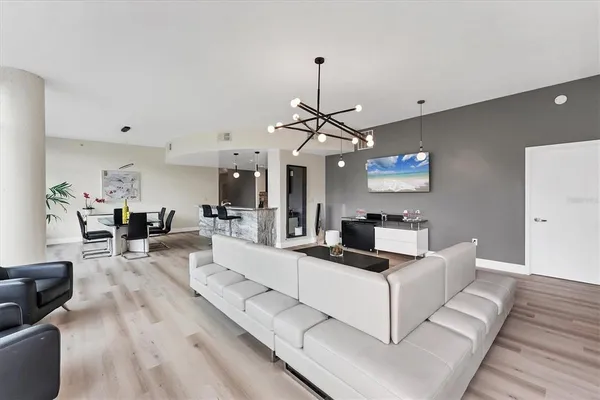 $7,000 | 525 East Jackson Street, Unit 302, Orlando, FL 32801