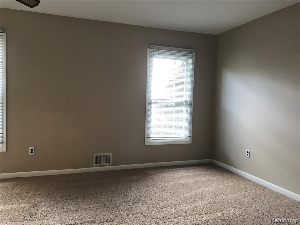 31027 Hoover Road Warren, MI 48093 - Photo 13 of 20 IMG_0467.JPG