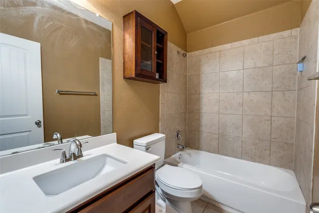 $2,150 | 305 Leather Oak Loop, San Marcos, TX 78666