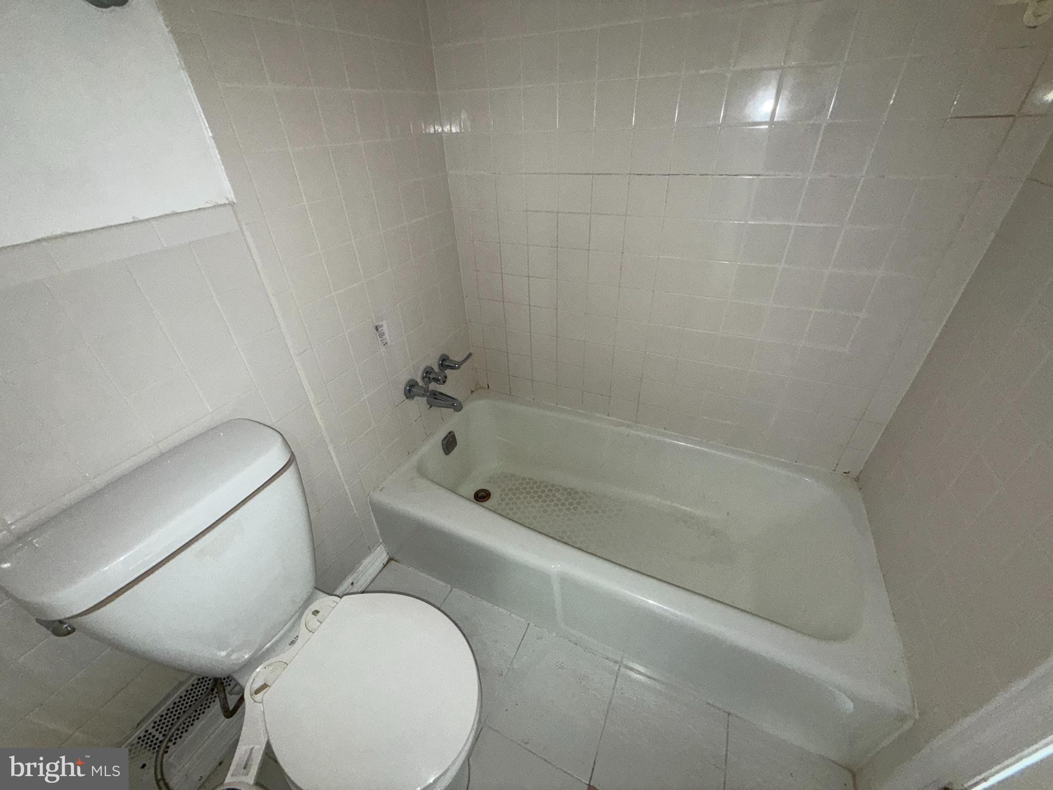 1050 Ramsgate Court Sterling, VA 20164 - Photo 17 of 20 a white toilet sitting next to a bath tub