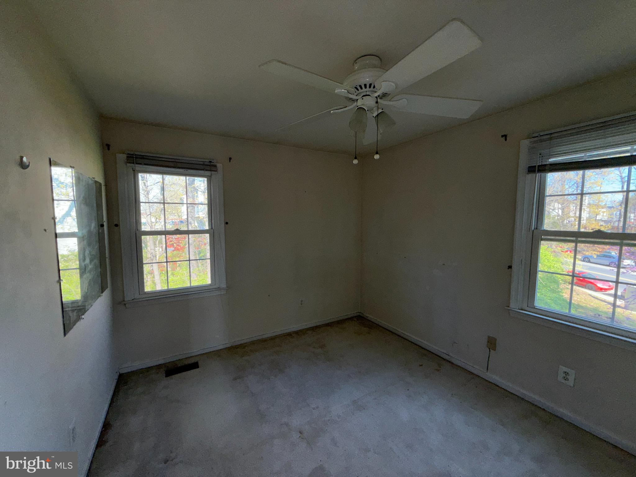 1050 Ramsgate Court Sterling, VA 20164 - Photo 18 of 20 an empty room with a window