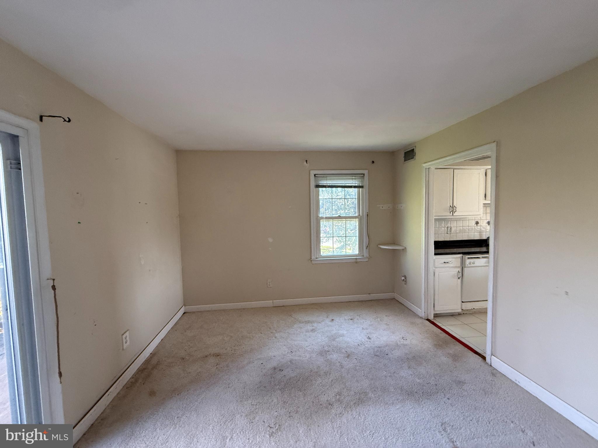 1050 Ramsgate Court Sterling, VA 20164 - Photo 6 of 20 a view of empty room with a window