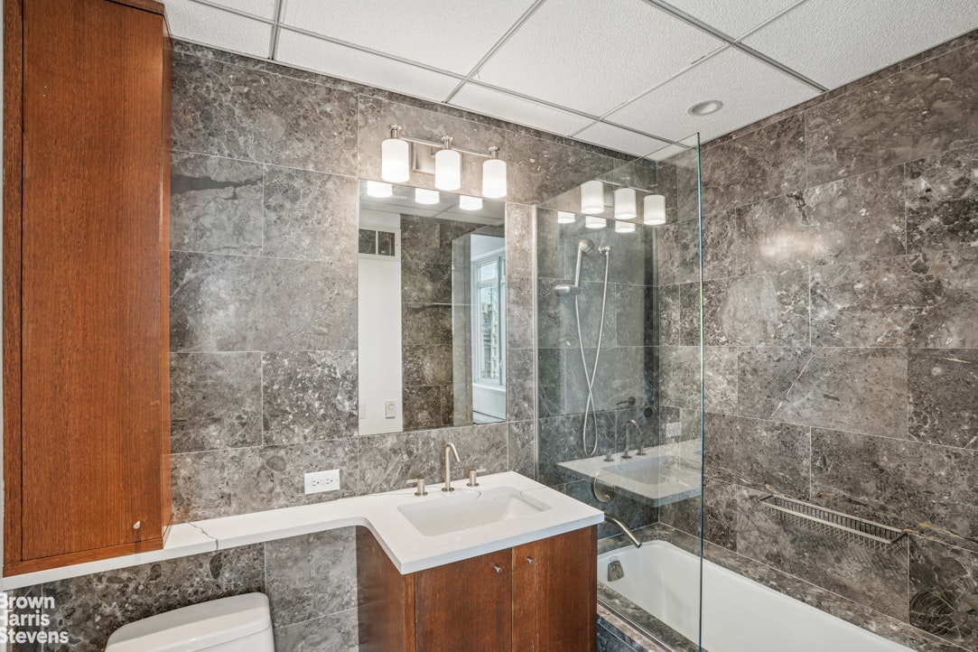 205 East 59th Street, Unit 17A Manhattan, NY 10022 - Photo 19 of 31