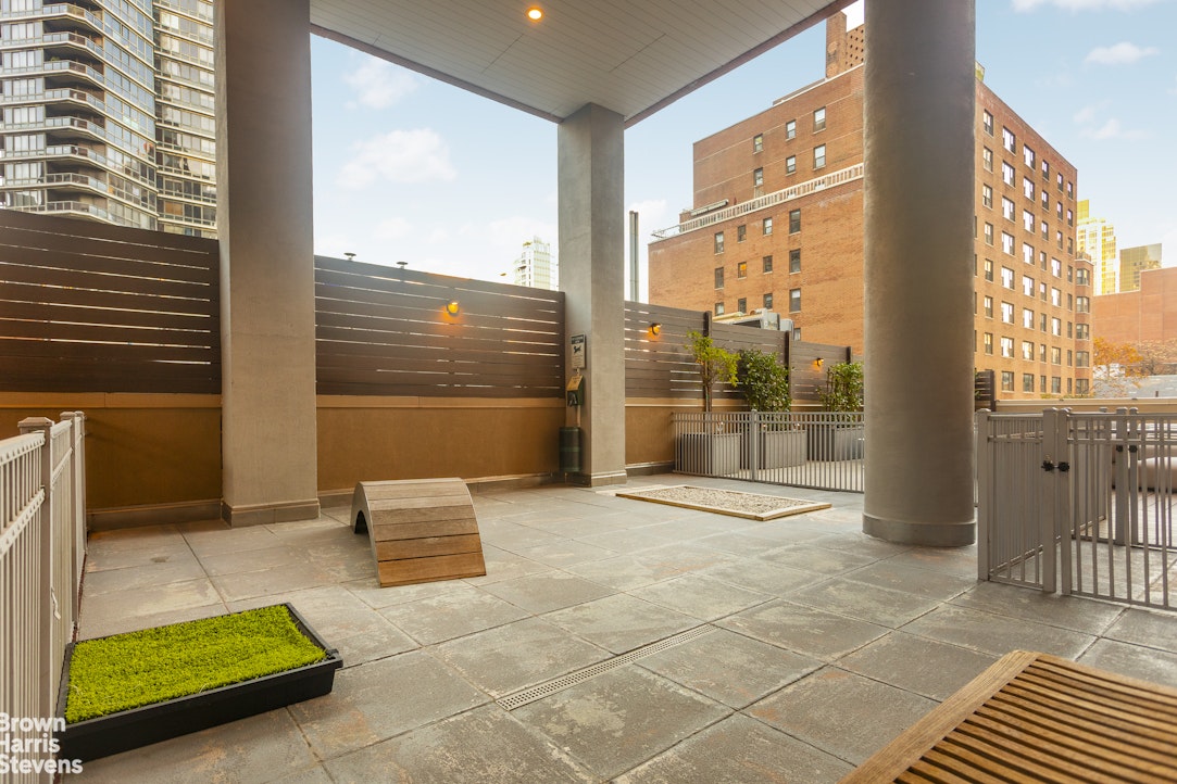 205 East 59th Street, Unit 17A Manhattan, NY 10022 - Photo 23 of 31