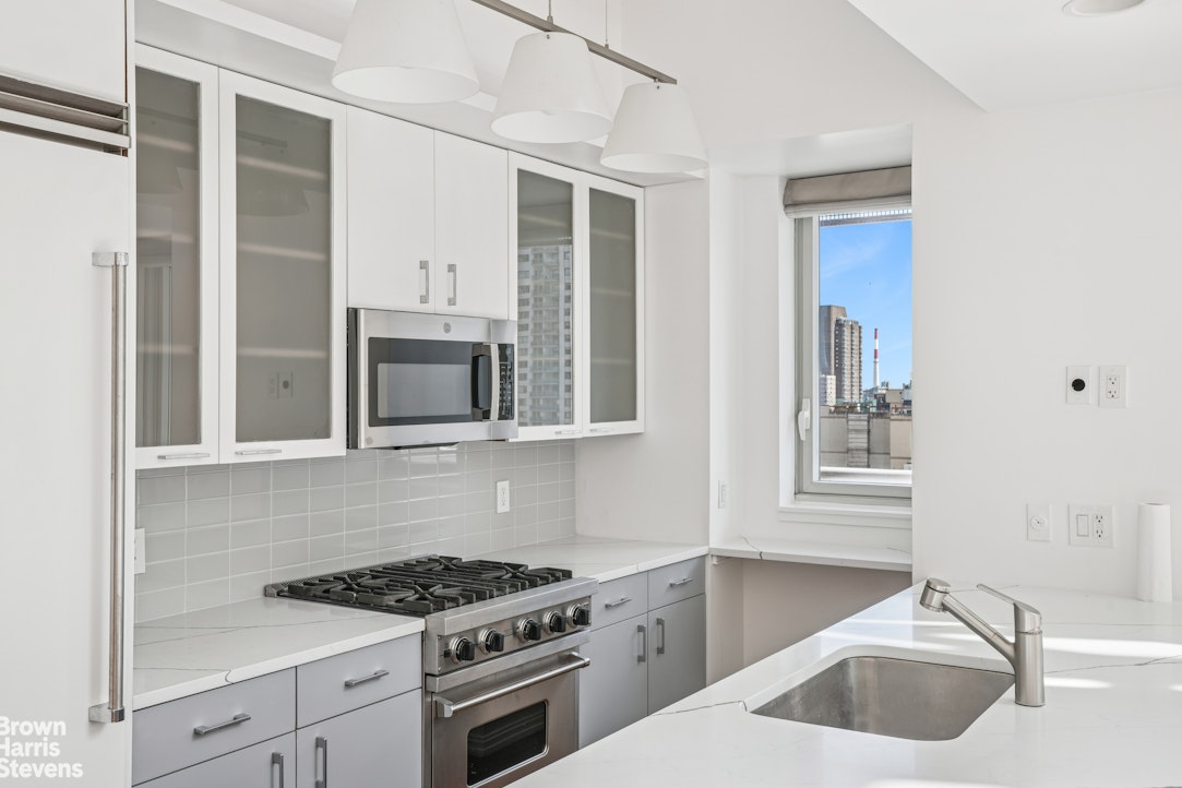 205 East 59th Street, Unit 17A Manhattan, NY 10022 - Photo 4 of 31