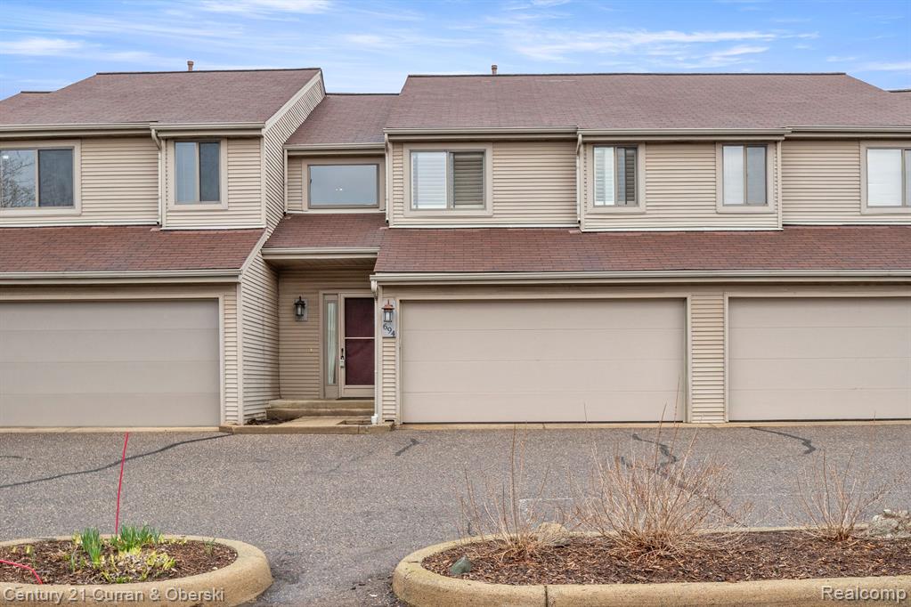 694 Charing Court Rochester Hills, MI 48307 - Photo 1 of 21