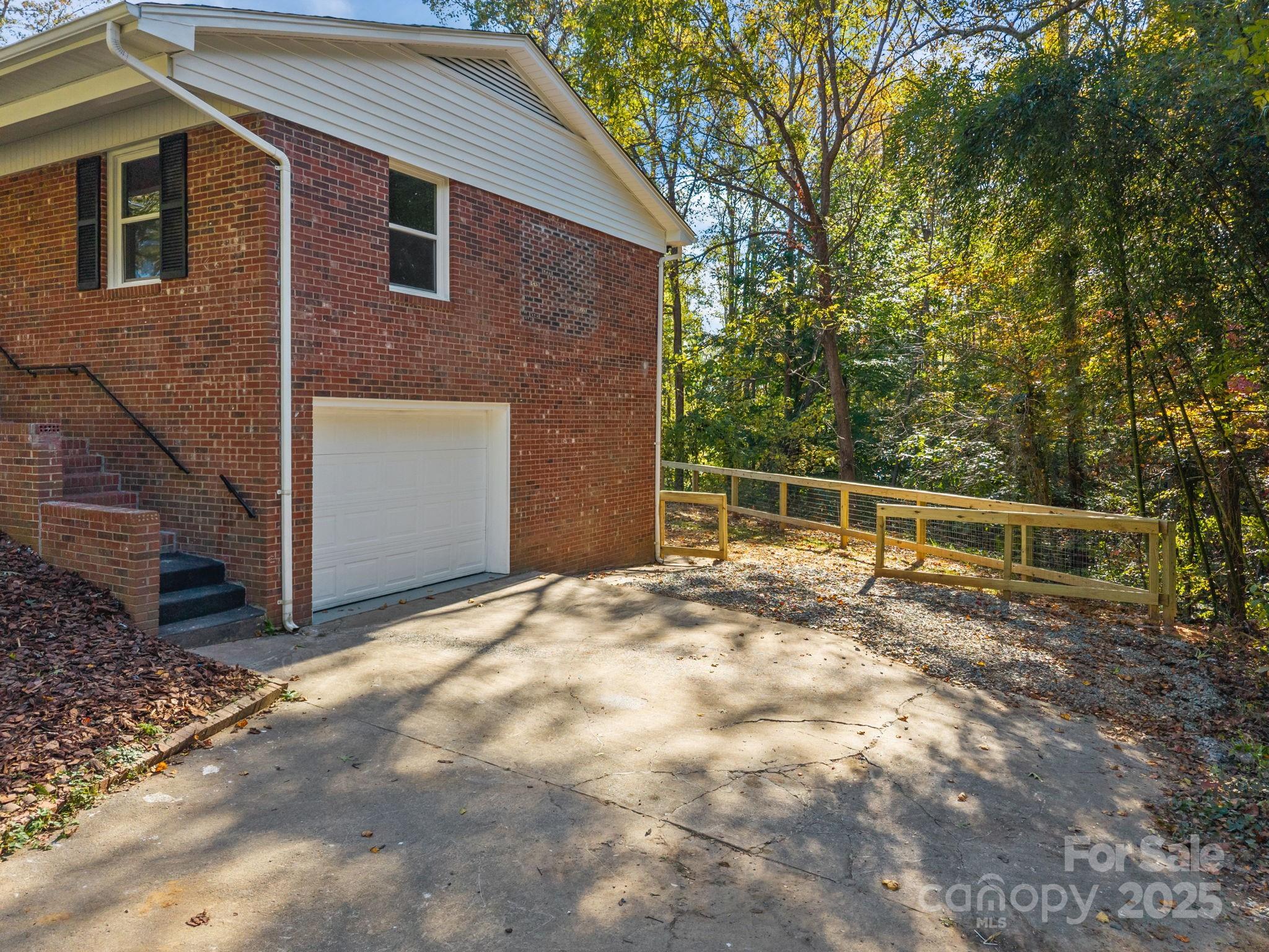 385 Pine Valley Road Salisbury, NC 28147 - Photo 6 of 35 a backyard of a house