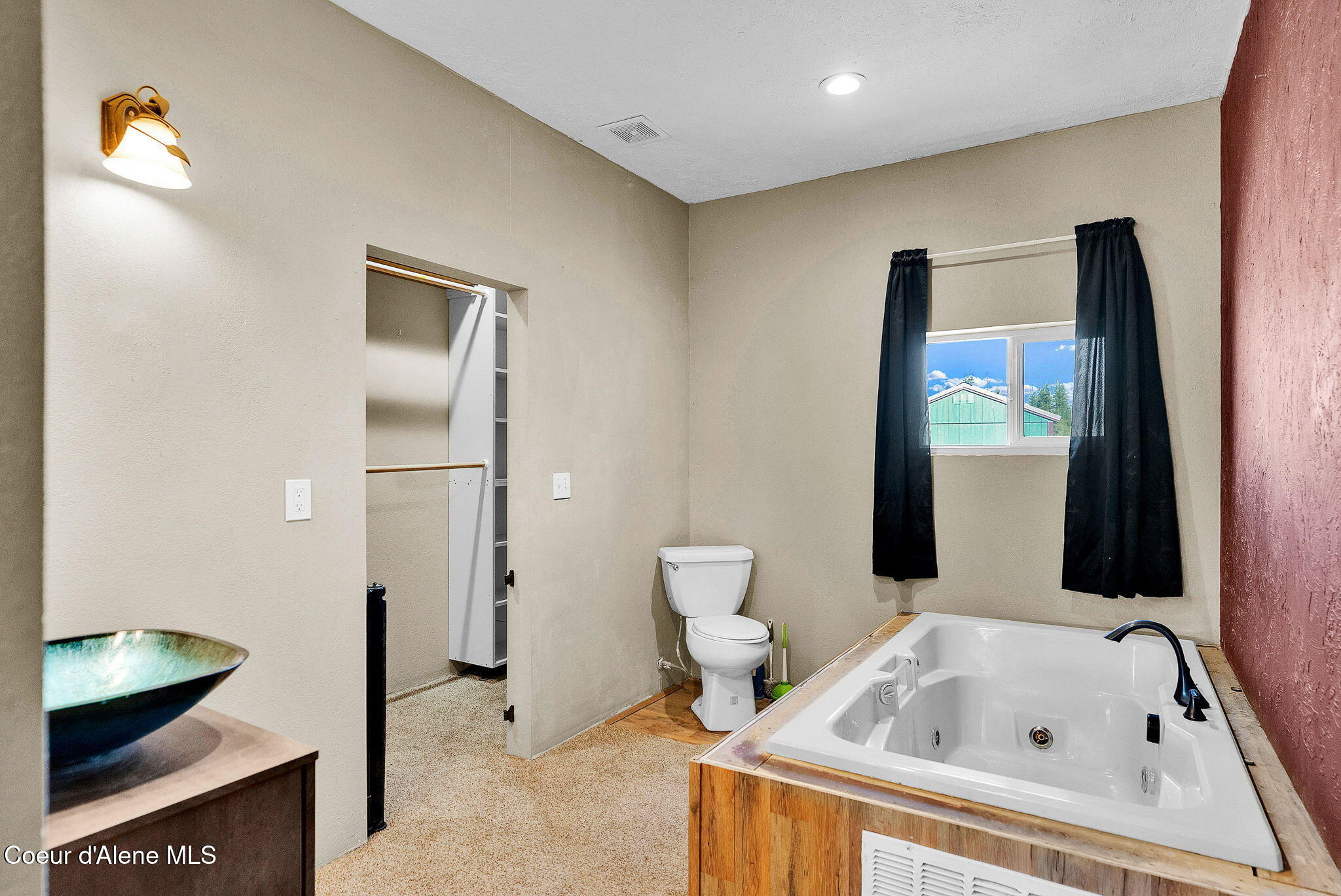 229 McDonald Creek Road Blanchard, ID 83804 - Photo 16 of 42 Jetted Tub