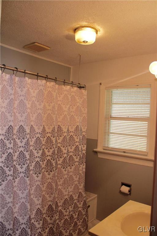 4802 Buckeye Road Emmaus, PA 18049 - Photo 12 of 22 Gallery Image 12