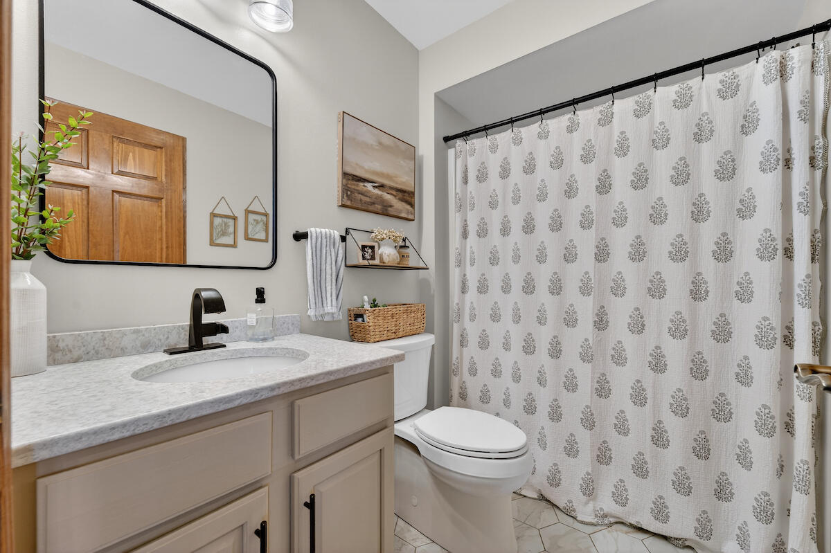 8900 Citadel Terrace Sturtevant, WI 53177 - Photo 11 of 24 Family Bath