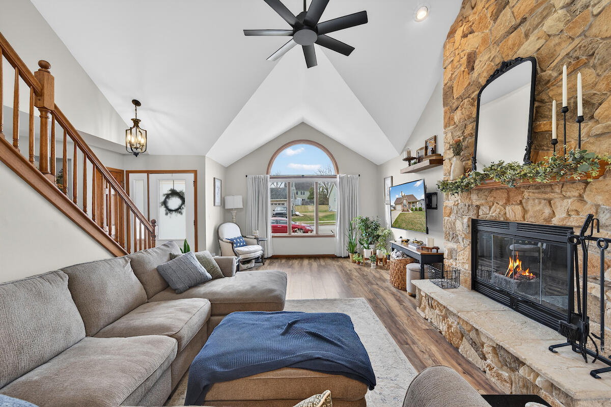 8900 Citadel Terrace Sturtevant, WI 53177 - Photo 2 of 24 Living Room