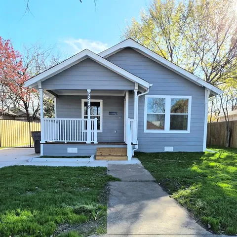 $350,000 | 2518 West Clarendon Drive, Dallas, TX 75211