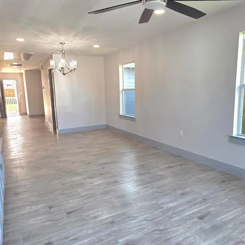 $350,000 | 2518 West Clarendon Drive, Dallas, TX 75211