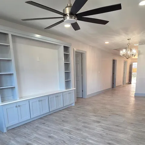 $350,000 | 2518 West Clarendon Drive, Dallas, TX 75211