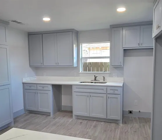 $350,000 | 2518 West Clarendon Drive, Dallas, TX 75211