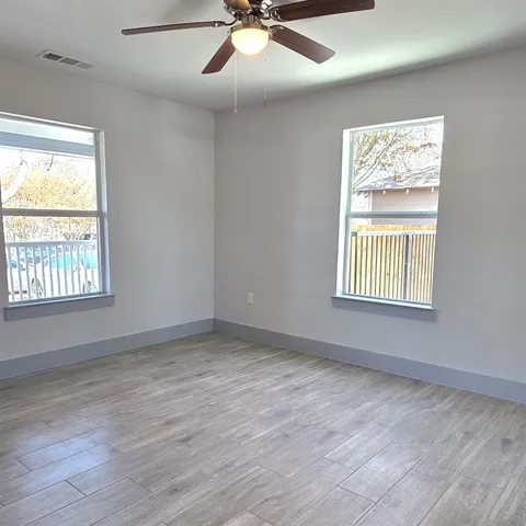 $350,000 | 2518 West Clarendon Drive, Dallas, TX 75211