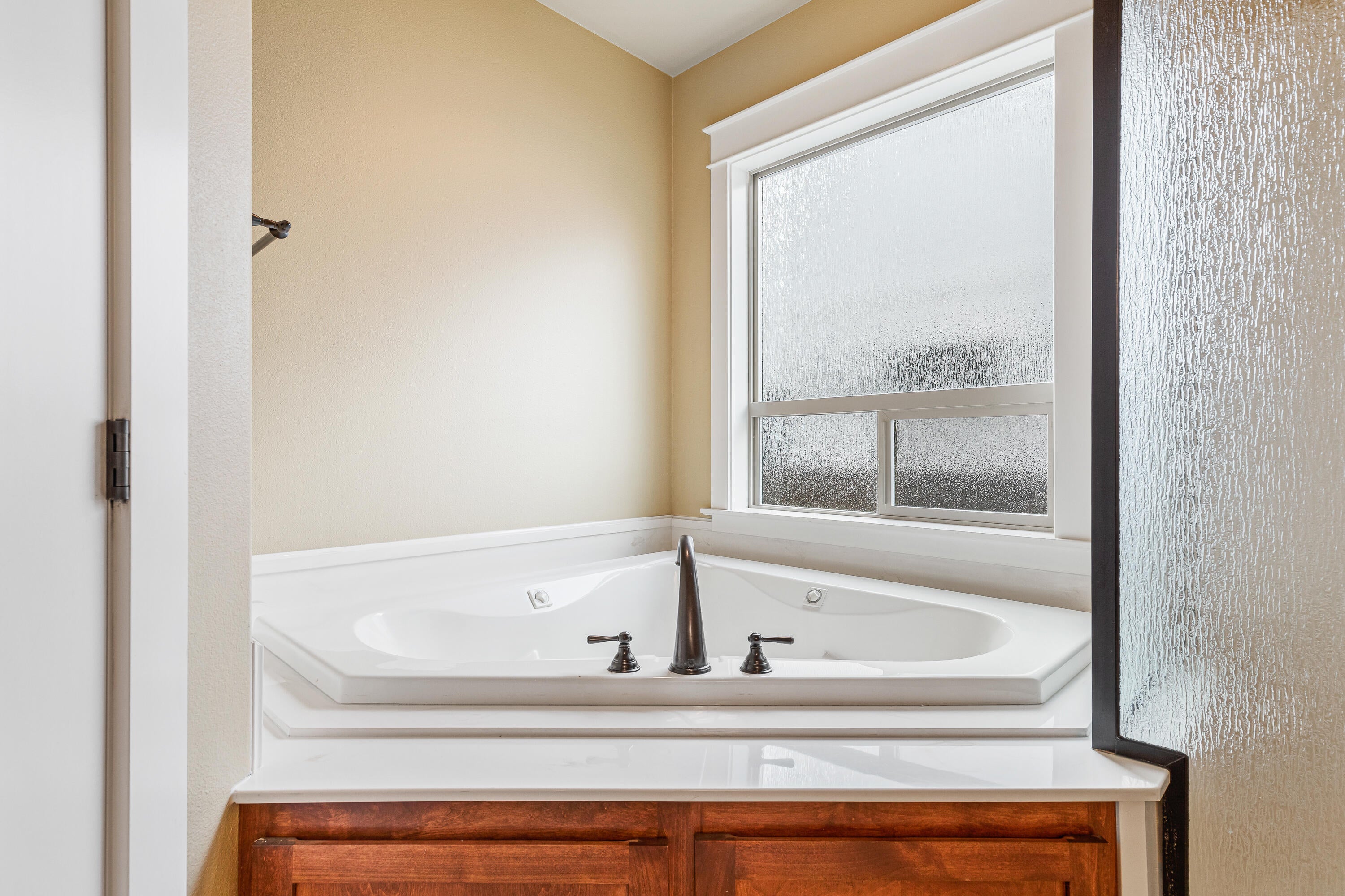 817 Buck Point Street Central Point, OR 97502 - Photo 25 of 47 9R9A9893