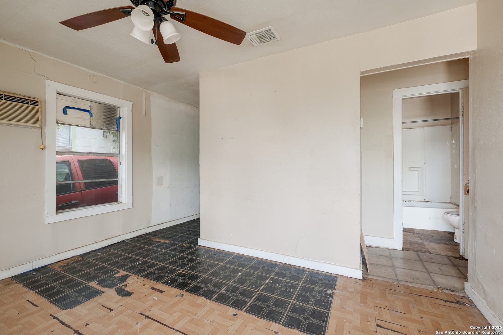 723 Larry San Antonio, TX 78202 - Photo 3 of 17