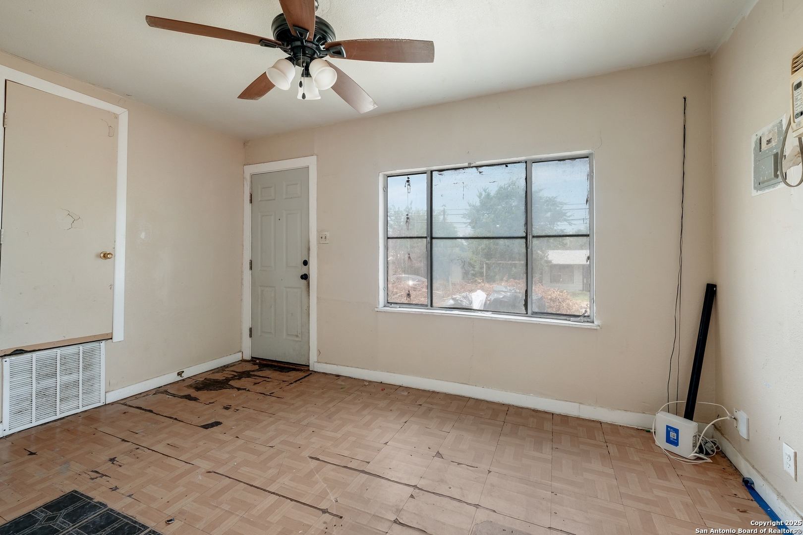 723 Larry San Antonio, TX 78202 - Photo 4 of 17