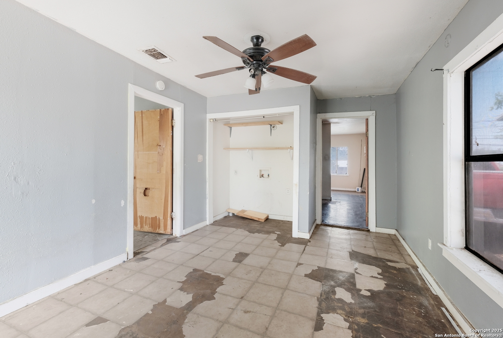 723 Larry San Antonio, TX 78202 - Photo 8 of 17