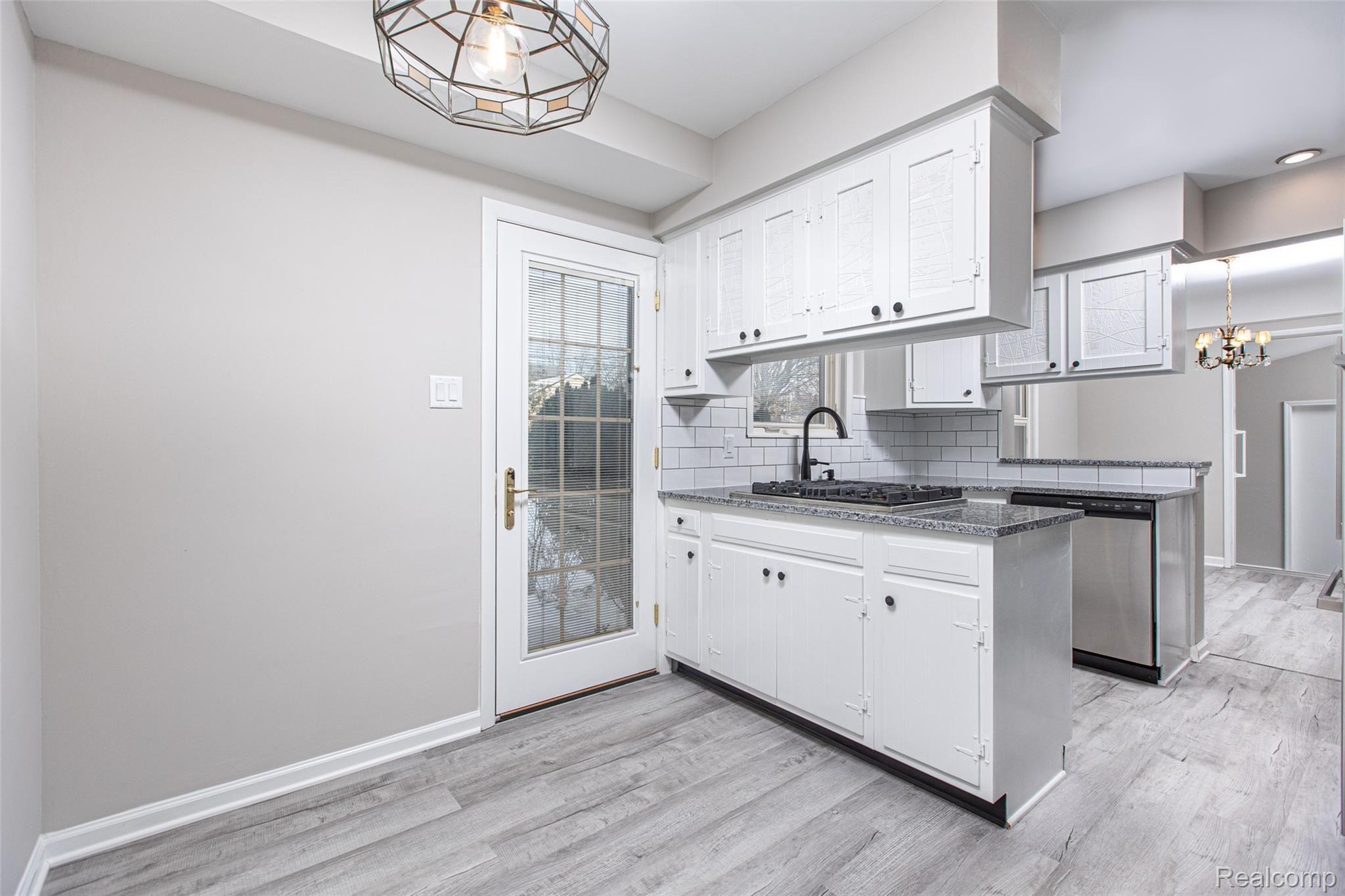 3010 Bamlet Road Royal Oak, MI 48073 - Photo 8 of 21 Breakfast Eating Area