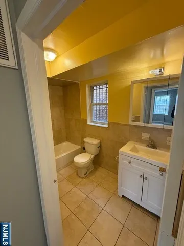 $1,900 | 358 Hawthorne Avenue, Unit 356, Newark, NJ 07112