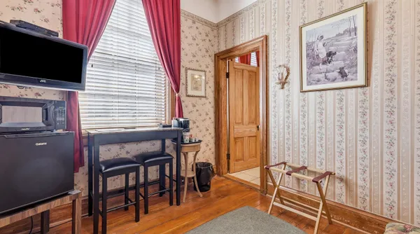 $1,250,000 | 334 Spring Street, Galena, IL 61036