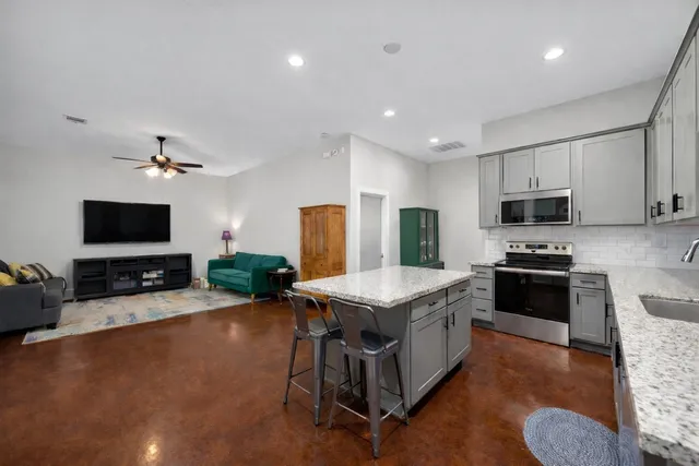 $1,600,000 | 1507 Smith Rau Road, Columbus, TX 78934