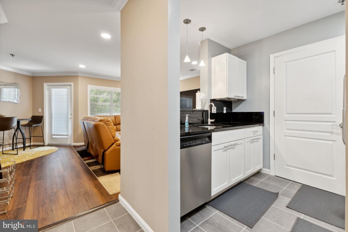 5573 Seminary Road, Unit 208 Falls Church, VA 22041 - Photo 2 of 33 Foyer