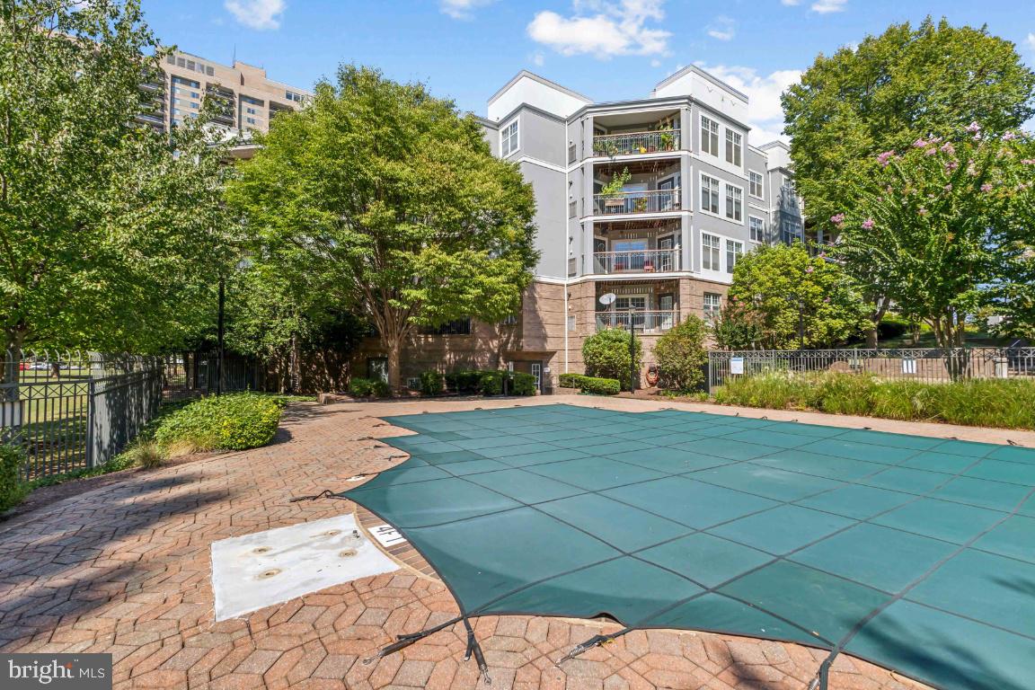 5573 Seminary Road, Unit 208 Falls Church, VA 22041 - Photo 31 of 33 Pool