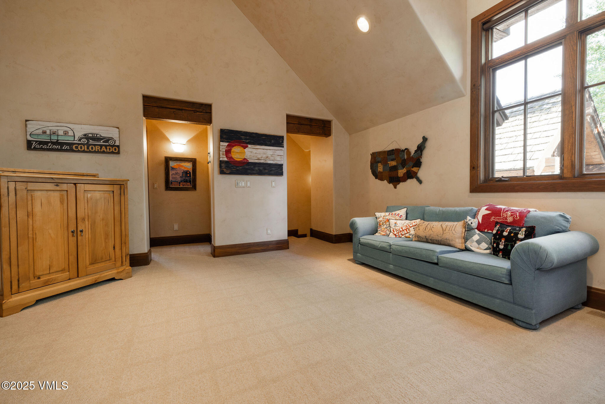 15 Eagle River Road Edwards, CO 81632 - Photo 14 of 36 15_eagle_river_road_interior_landing