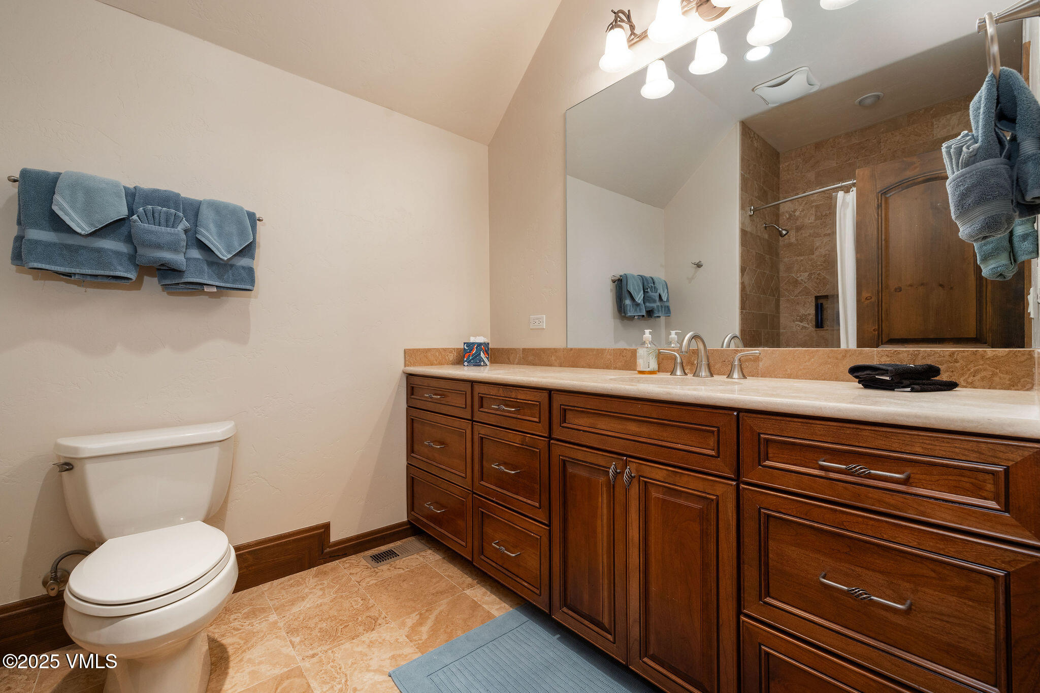 15 Eagle River Road Edwards, CO 81632 - Photo 16 of 36 15_eagle_river_road_interior_bath07