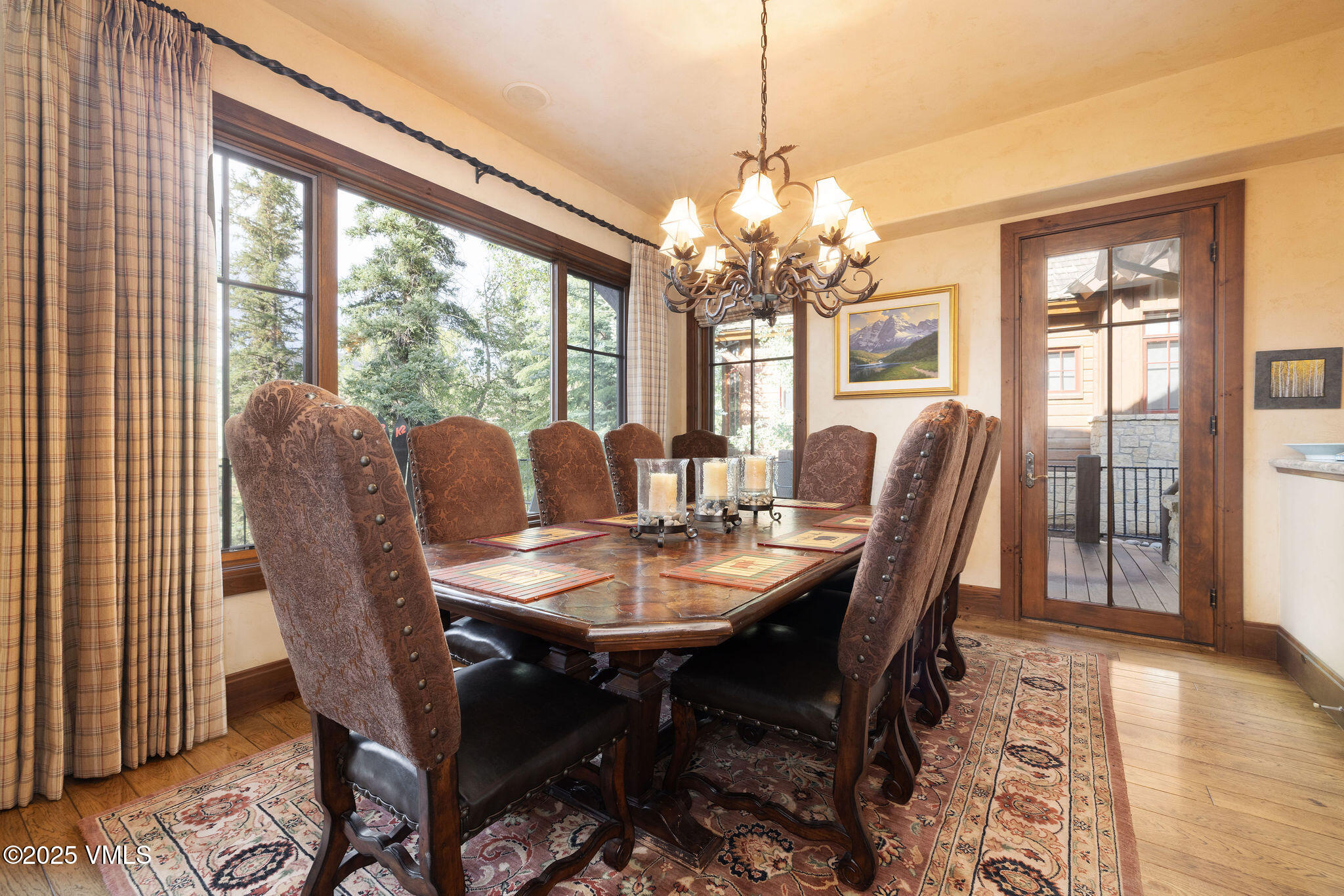 15 Eagle River Road Edwards, CO 81632 - Photo 6 of 36 2508_15_eagle_river_rd_interior_dining