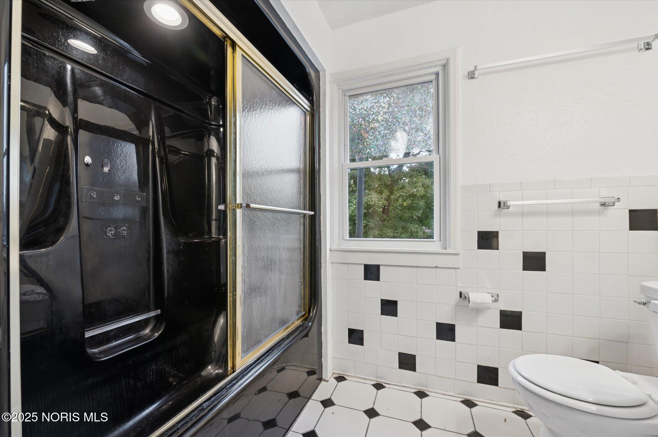 2041 Perth Street Toledo, OH 43607 - Photo 25 of 44 25-2041Perth-St-WindowStill-Photography
