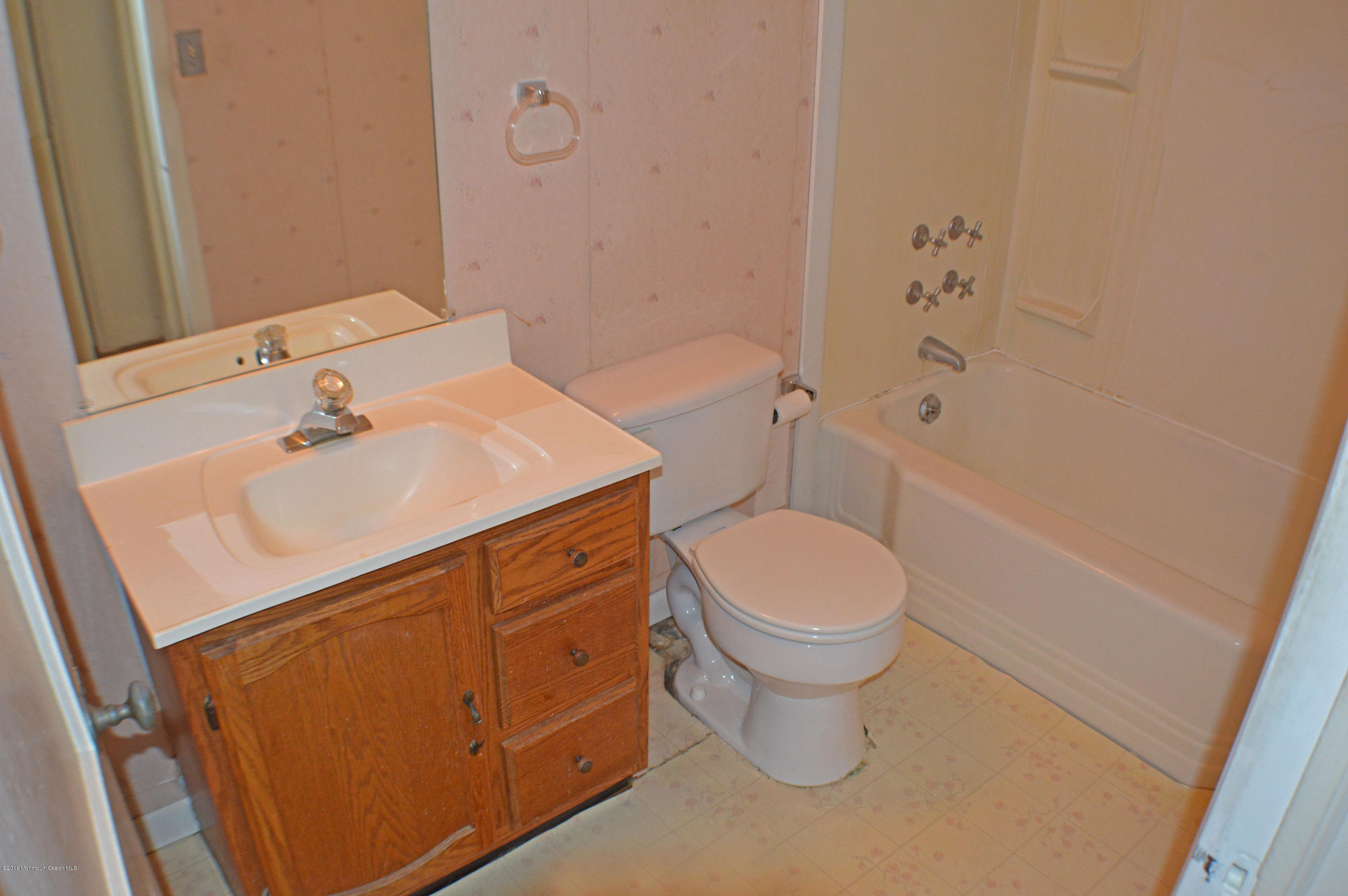115 Robin Road Neptune Township, NJ 07753 - Photo 11 of 18 MLS BATHROOM