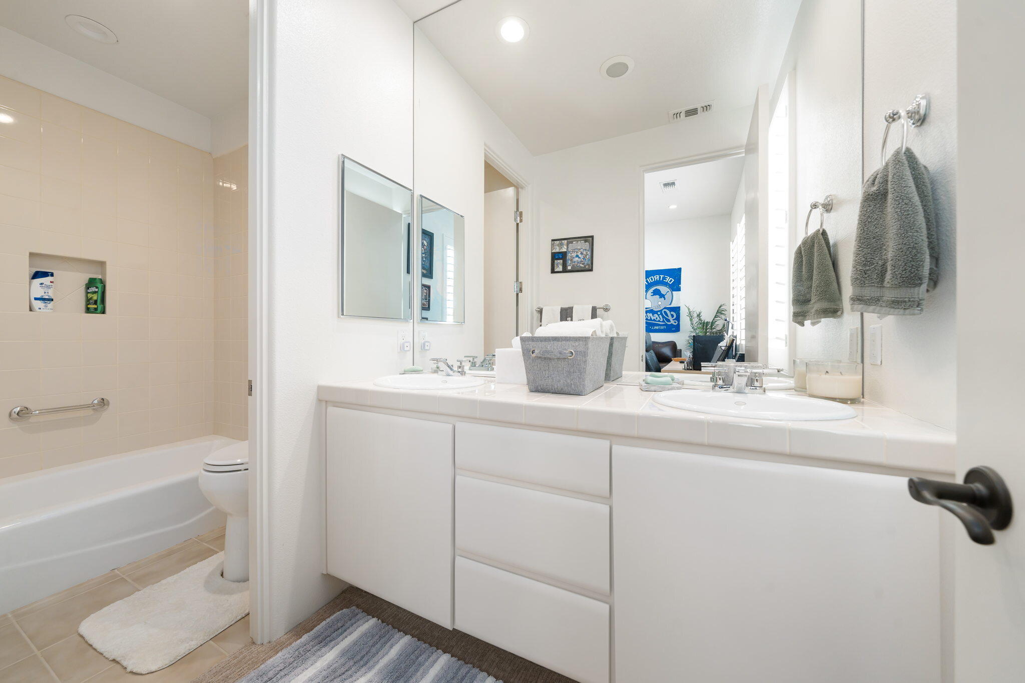 207 Loch Lomond Road Rancho Mirage, CA 92270 - Photo 31 of 50 a bathroom with a sink a toilet and shower