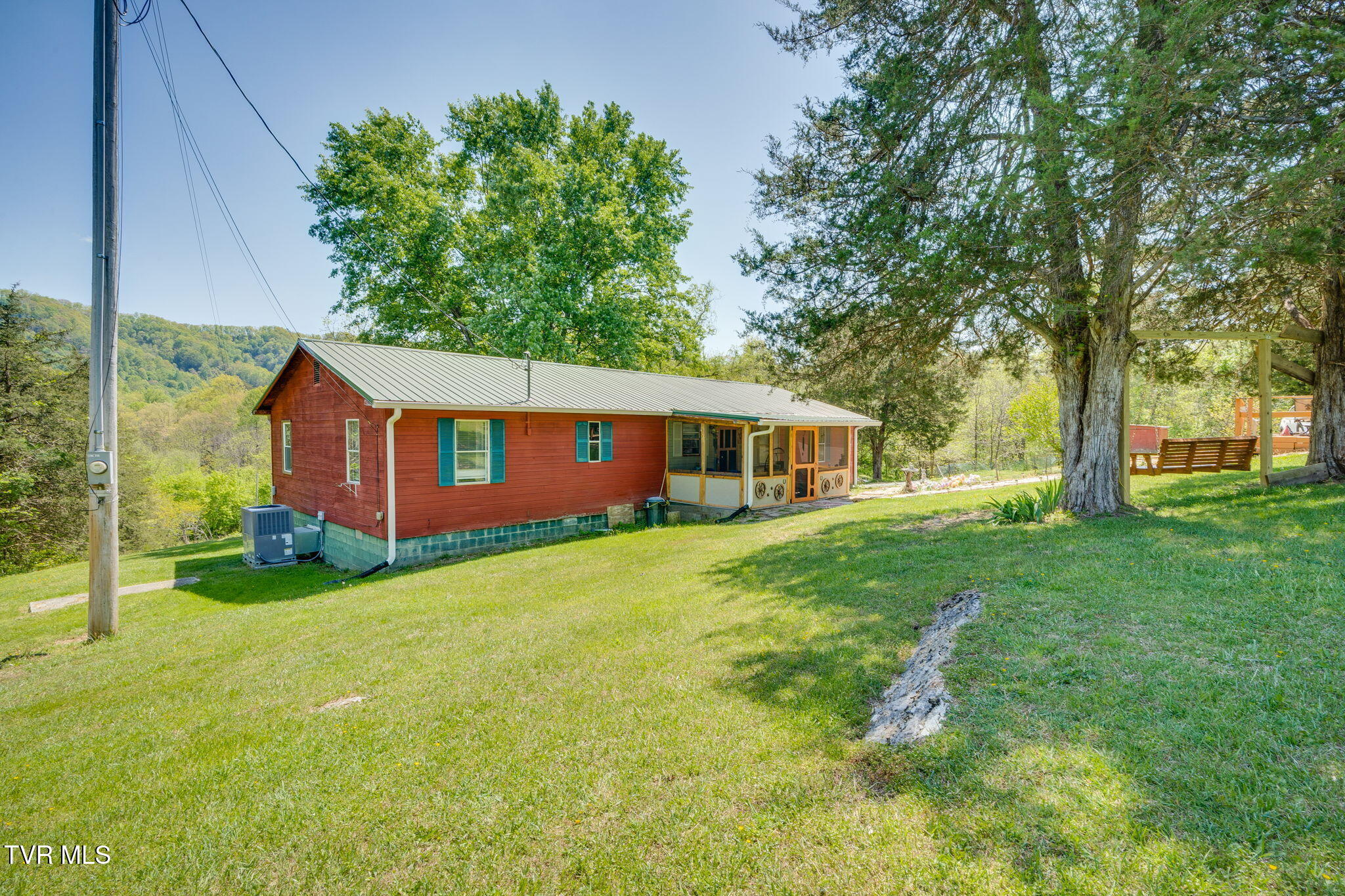 111 Clinch Valley Road Eidson, TN 37731 - Photo 2 of 36 002