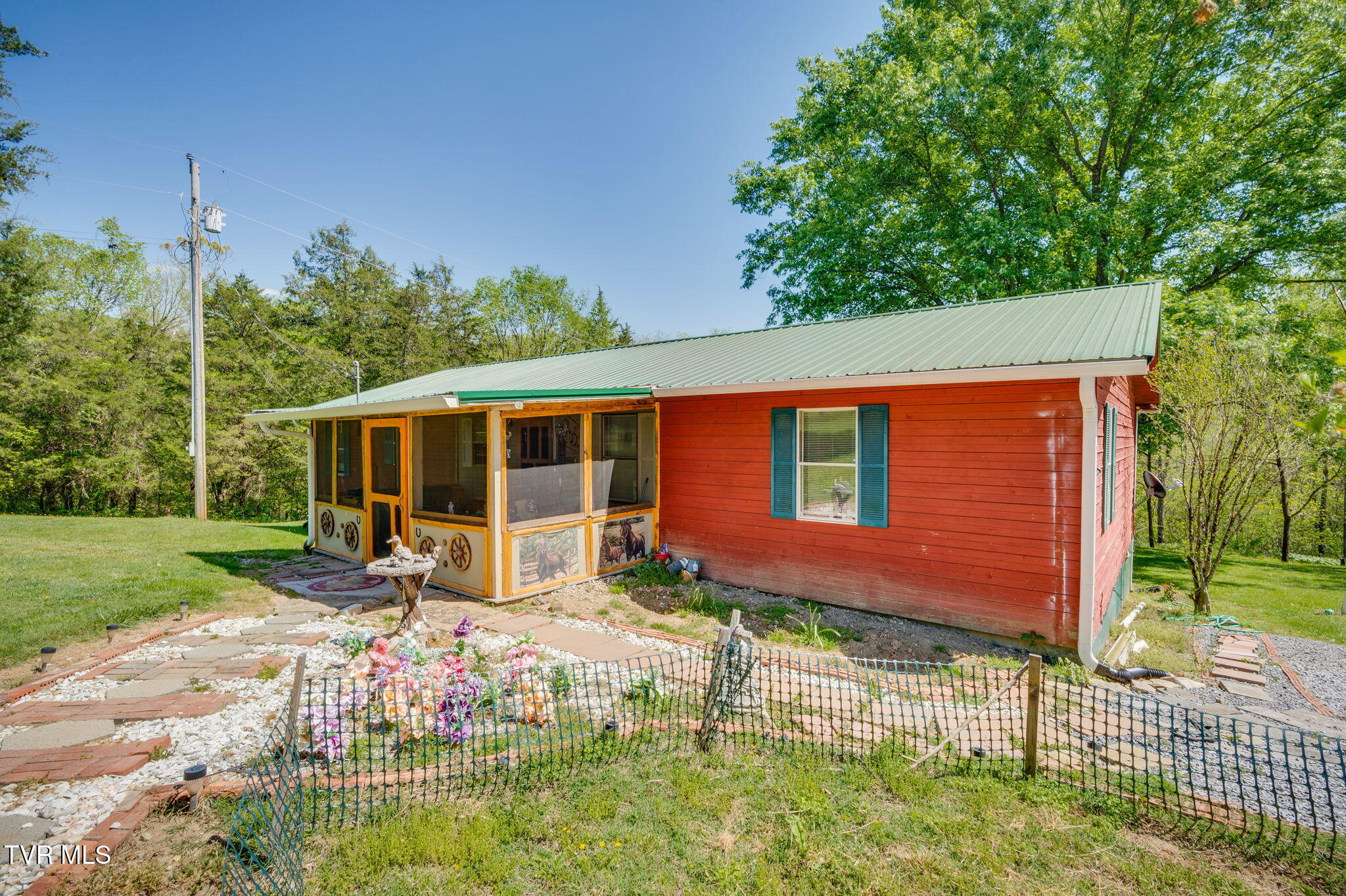 111 Clinch Valley Road Eidson, TN 37731 - Photo 3 of 36 003