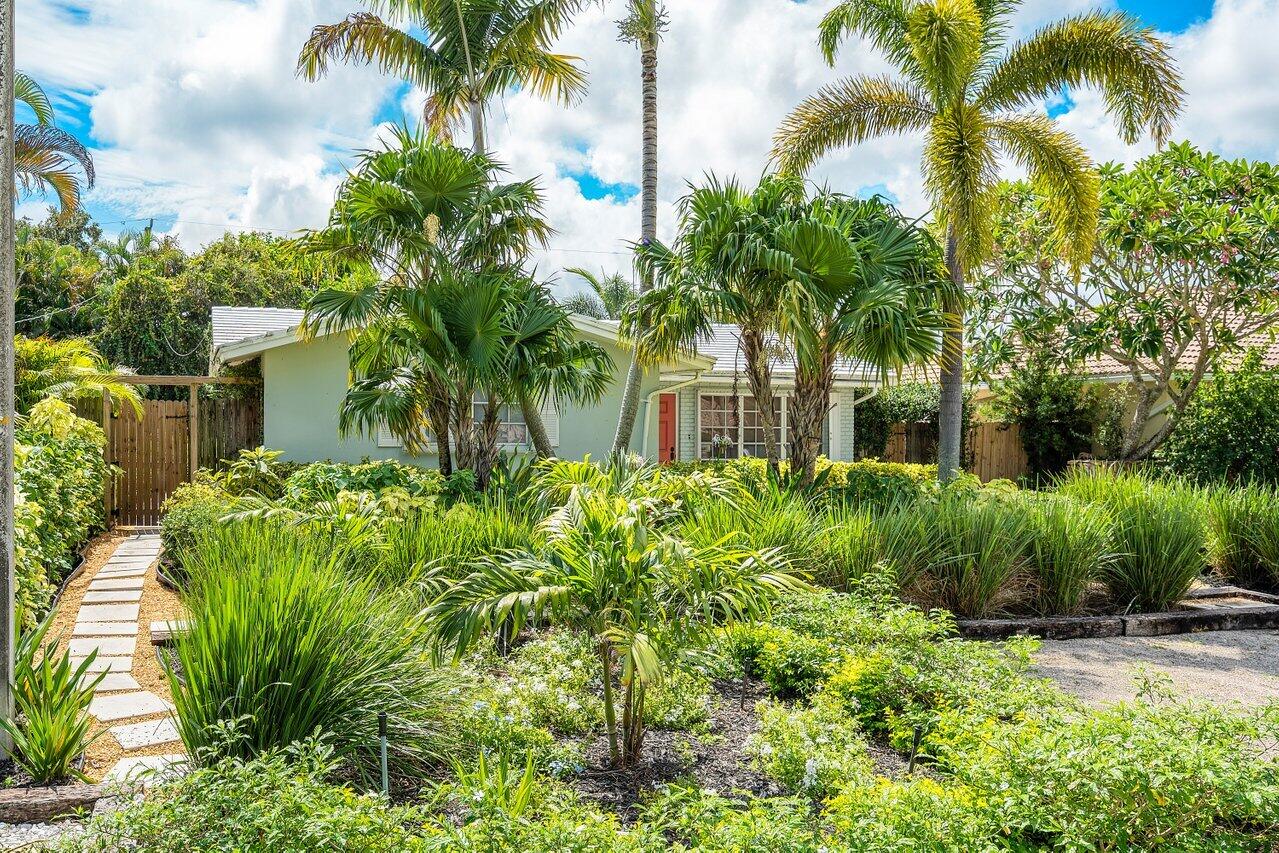 1130 Southwest 17th Street Boca Raton, FL 33486 - Photo 4 of 34 Professionally landscaped