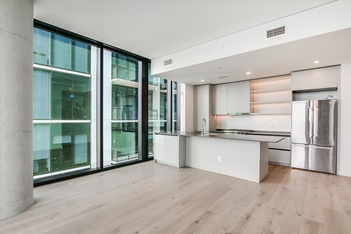 610 Davis Street, Unit 2705 Austin, TX 78701 - Photo 3 of 33