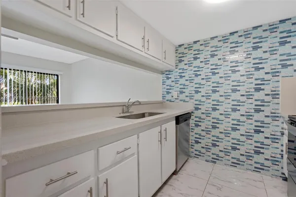 $2,600 | 9827 Northwest 37th Street, Unit 4F, Sunrise, FL 33351