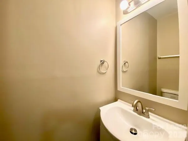 $1,550 | 755 Harwyn Drive, Charlotte, NC 28215