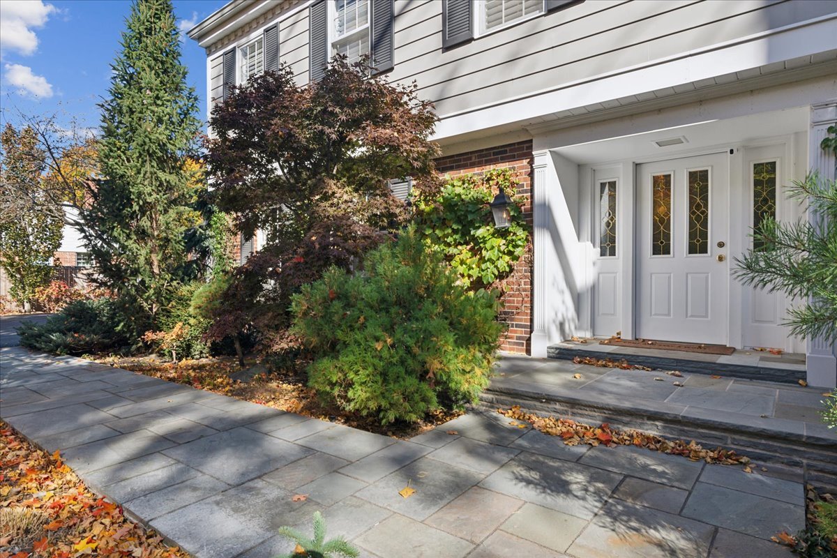 555 Douglas Drive Lake Forest, IL 60045 - Photo 3 of 32 a view of a house with a yard