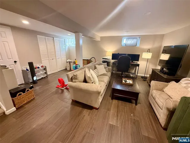 $699,999 | 44 Leonard Drive, Waldwick, NJ 07463