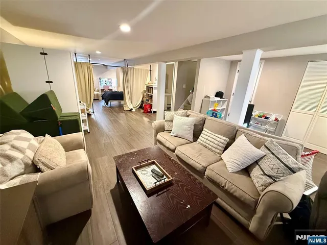 $699,999 | 44 Leonard Drive, Waldwick, NJ 07463