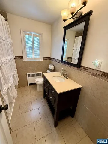 $699,999 | 44 Leonard Drive, Waldwick, NJ 07463